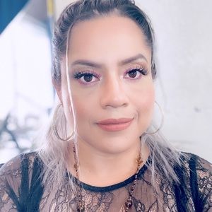 Meet your Posher, Ana